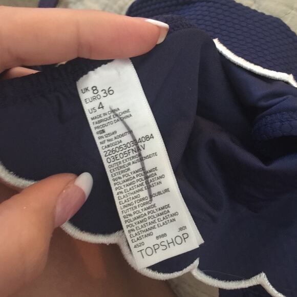 ❗️$5 CLEARANCE ❗️RARE Top shop scallop navy blue bikini HTF size 4 & 12 - Picture 2 of 8